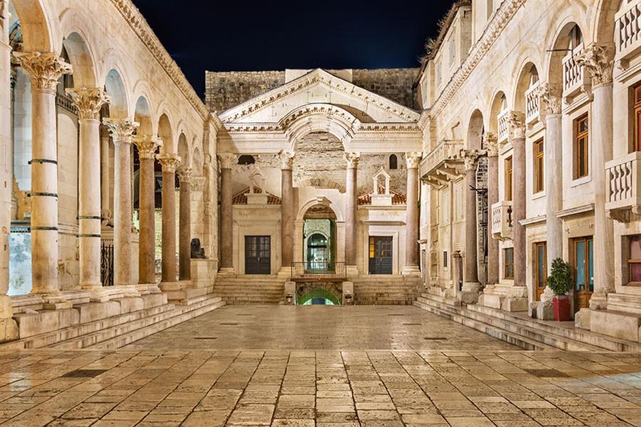 Luxury Apartment In Ancient City Spalato Esterno foto